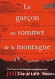 Le gar&ccedil;on au sommet de la montagne