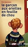 Le garçon aux oreilles en feuille de chou